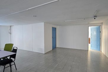 Shah Alam Corner factory.Can own use/invest. 5-6%ROI, Freehold  Shah Alam. 6714sqft