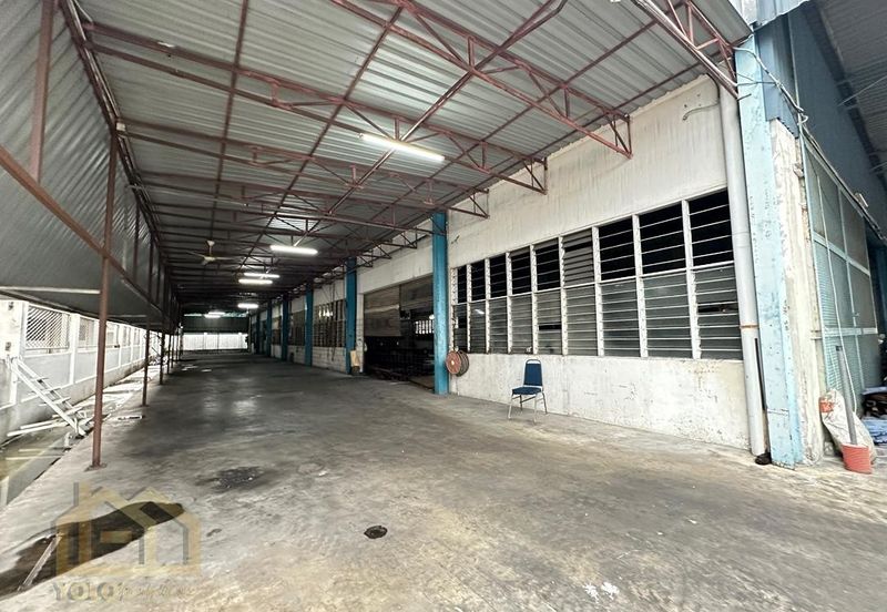 Pandamaran, Port Klang Double Storey Warehouse/Factory For Rent   Unit's Details: - Land Area: 18,500sqft - Total Build Up: 18,685 sqf