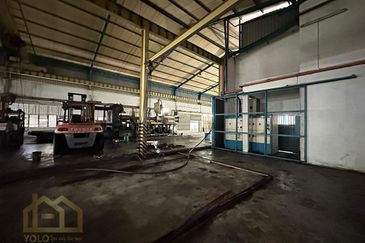 Pandamaran, Port Klang Double Storey Warehouse/Factory For Rent   Unit's Details: - Land Area: 18,500sqft - Total Build Up: 18,685 sqf