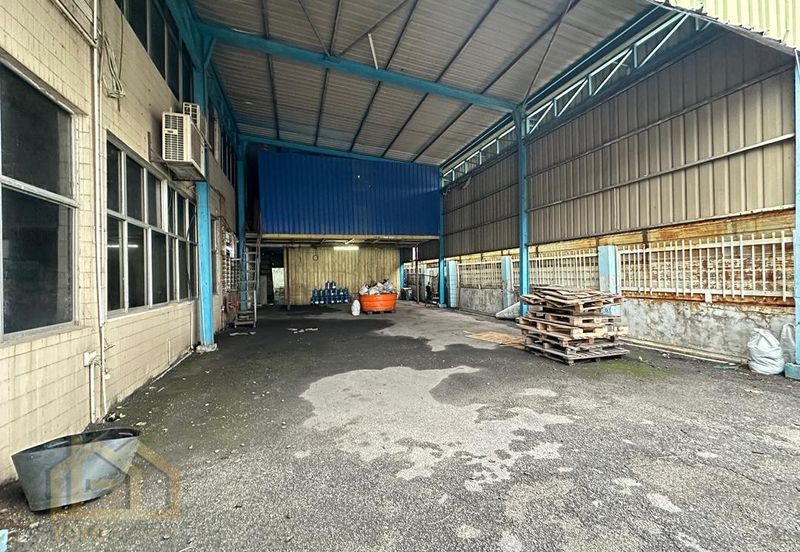 Pandamaran, Port Klang Double Storey Warehouse/Factory For Rent   Unit's Details: - Land Area: 18,500sqft - Total Build Up: 18,685 sqf