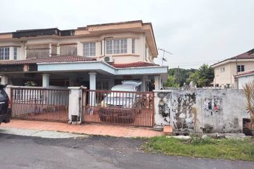 2 Storey Corner House RM400K Only 🔥🔥 Taman Sentosa Klang 2 Storey Corner House for Sales Landsize : 35x65 (2250sqft) Built-up:18x65 4 bedrooms 3 Bat