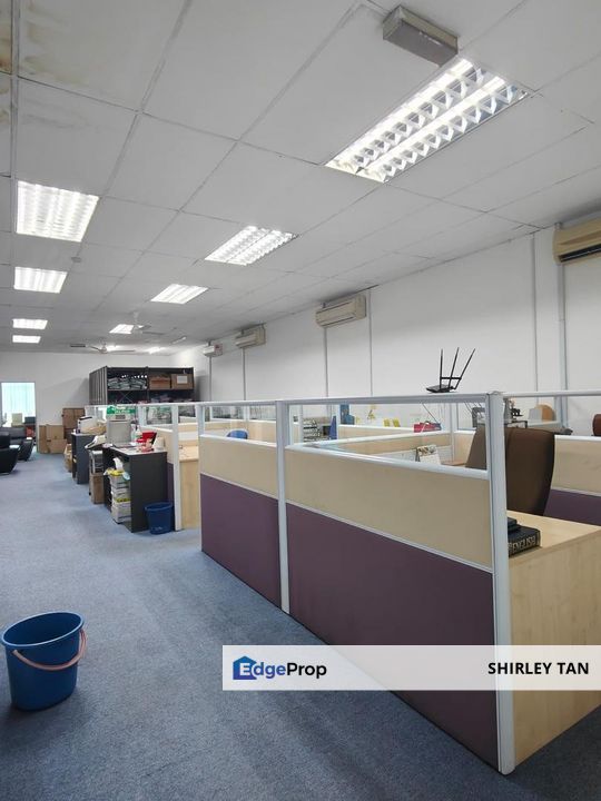 Seksyen 7,Shah Alam. Office 1st Floor for Rent  25x80=2000sqft Approximately  Partially furnished with Partition and Carpet Rental RM1,650 Near I-City, Selangor, Shah Alam