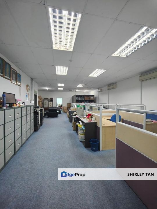 Seksyen 7,Shah Alam. Office 1st Floor for Rent  25x80=2000sqft Approximately  Partially furnished with Partition and Carpet Rental RM1,650 Near I-City, Selangor, Shah Alam