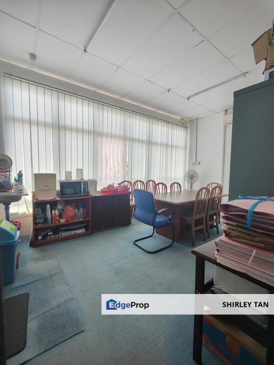 Seksyen 7,Shah Alam. Office 1st Floor for Rent  25x80=2000sqft Approximately  Partially furnished with Partition and Carpet Rental RM1,650 Near I-City, Selangor, Shah Alam