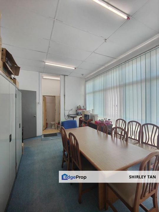 Seksyen 7,Shah Alam. Office 1st Floor for Rent  25x80=2000sqft Approximately  Partially furnished with Partition and Carpet Rental RM1,650 Near I-City, Selangor, Shah Alam