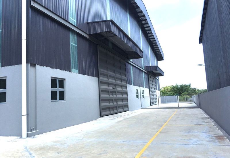 JENJAROM. Klang / Kuala Langat Selangor. Brand New Double Storey Semi-D Factory for Rent 雪兰莪-吧生半独立工厂出租🔥  Land Area : 12,636 sqft Build Up 