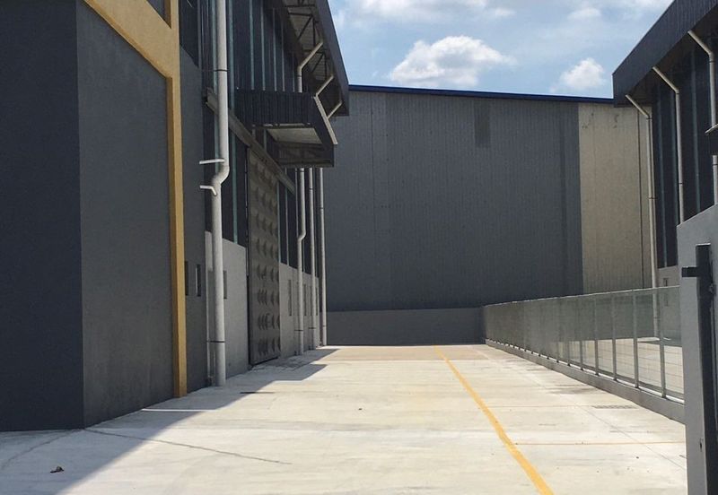 JENJAROM. Klang / Kuala Langat Selangor. Brand New Double Storey Semi-D Factory for Rent 雪兰莪-吧生半独立工厂出租🔥  Land Area : 12,636 sqft Build Up 