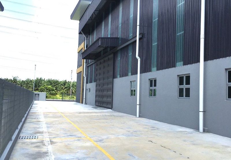 JENJAROM. Klang / Kuala Langat Selangor. Brand New Double Storey Semi-D Factory for Rent 雪兰莪-吧生半独立工厂出租🔥  Land Area : 12,636 sqft Build Up 