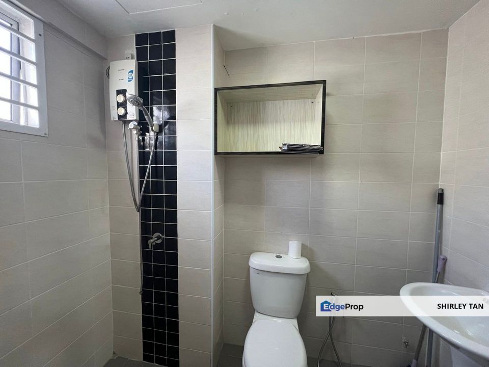 Pelangi Height 2 Condo, Klang. (Near centro mall) Majority Chinese Area Freehold 1161 sqft 3 Bedrooms 2 Bathroom Fully Renovated with Kitchen Cabinet , Selangor, Klang