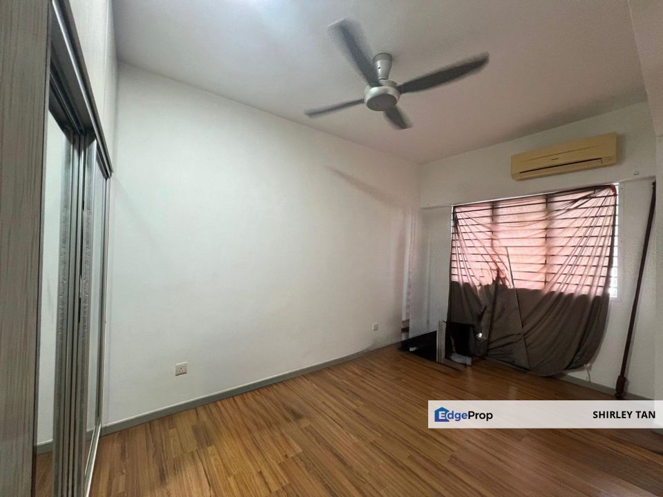 Pelangi Height 2 Condo, Klang. (Near centro mall) Majority Chinese Area Freehold 1161 sqft 3 Bedrooms 2 Bathroom Fully Renovated with Kitchen Cabinet , Selangor, Klang