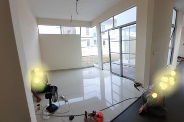 [ FREEHOLD ] 2Sty Bungalow Timur Enstek 