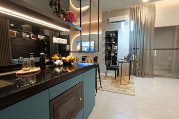 [ WALKING DISTANCE TO LRT STATION ] New Condo at Damansara