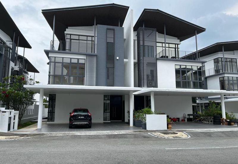 Augusta Residence, Presint 12