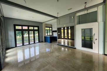 DANAU SURIA, PRESINT 16