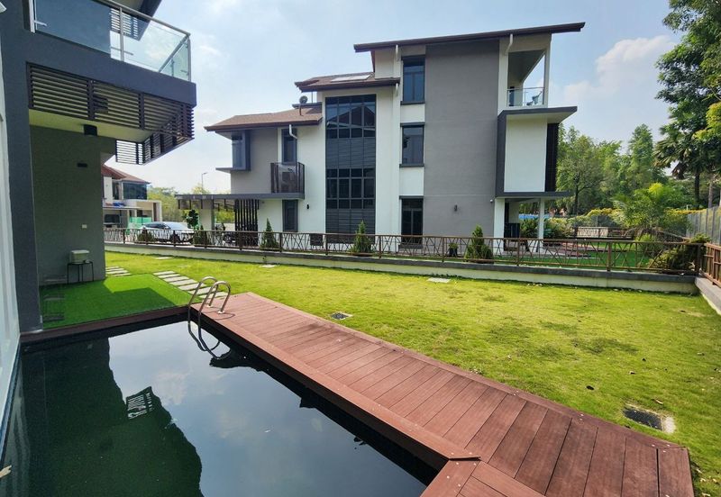 DANAU SURIA, PRESINT 16