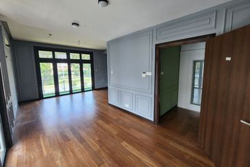 DANAU SURIA, PRESINT 16