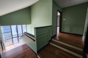 DANAU SURIA, PRESINT 16