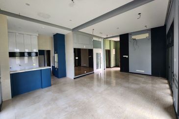 DANAU SURIA, PRESINT 16