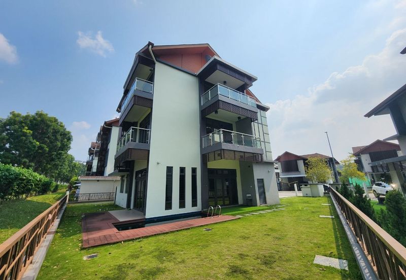 DANAU SURIA, PRESINT 16