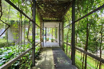 Mirage By The Lake @ Perdana Lakeview West