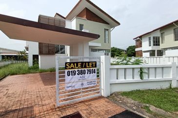 [ TERMURAH ]  Banglo 2Tkt di Bandar Enstek, Nilai Negeri Sembilan 