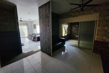 Jalan Bandar Putra Permai 4/2