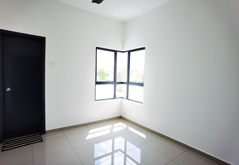 [ FACING OPEN ] 2Sty House Corner Lot Mahkota Hill Semenyih (Woodburry)  