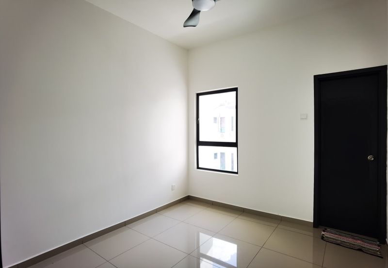 [ FACING OPEN ] 2Sty House Corner Lot Mahkota Hill Semenyih (Woodburry)  