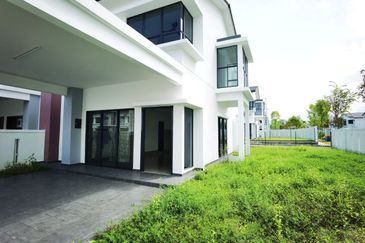 [ FACING OPEN ] 2Sty House Corner Lot Mahkota Hill Semenyih (Woodburry)  