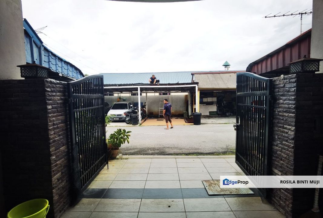 [ FACING OPEN ] Fully Reno 2 Storey Terrace Serdang Jaya Seri Kembangan , Selangor, Seri Kembangan