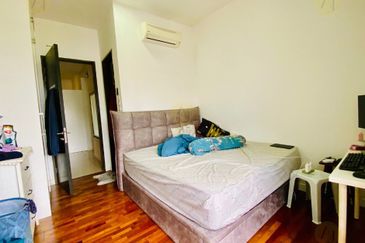 16 Quartz Melawati Condominium