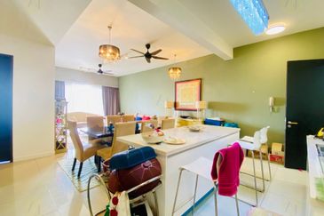 16 Quartz Melawati Condominium