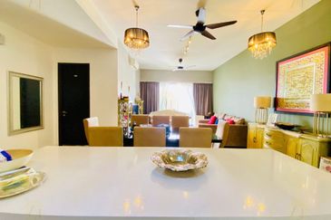 16 Quartz Melawati Condominium