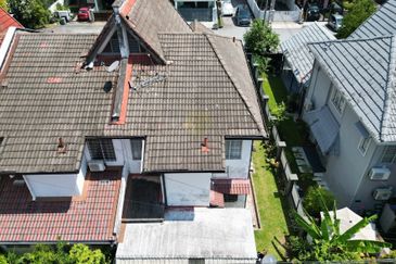 [ FREEHOLD END LOT ] 2Sty House at Taman Setiawangsa 