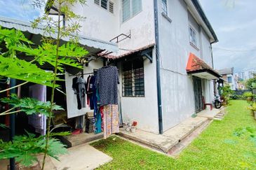 [ FREEHOLD END LOT ] 2Sty House at Taman Setiawangsa 