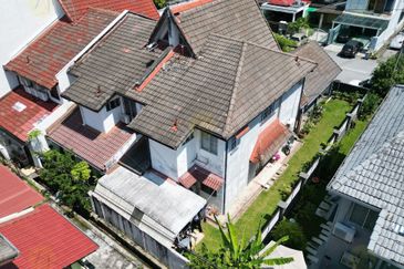 [ FREEHOLD END LOT ] 2Sty House at Taman Setiawangsa 