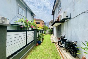 [ FREEHOLD END LOT ] 2Sty House at Taman Setiawangsa 