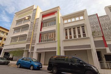 [ MATURED AREA ] 3 Sty Shop Lot Jalan Diplomatik 1 Presint 15, Putrajaya