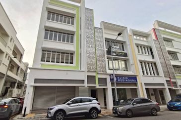 [ END LOT WITH LIFT ] 4 Sty Shop Lot Jalan Diplomatik 1 Presint 15, Putrajaya