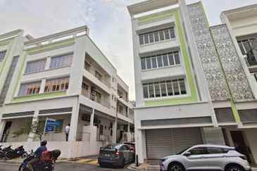 [ END LOT WITH LIFT ] 4 Sty Shop Lot Jalan Diplomatik 1 Presint 15, Putrajaya