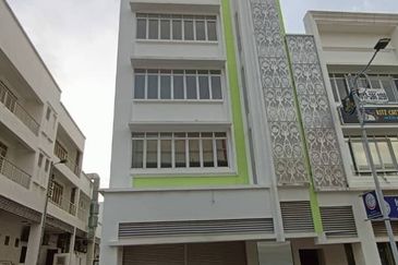 [ END LOT WITH LIFT ] 4 Sty Shop Lot Jalan Diplomatik 1 Presint 15, Putrajaya
