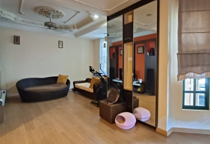 Jalan Suasana, Bandar Tun Hussein Onn