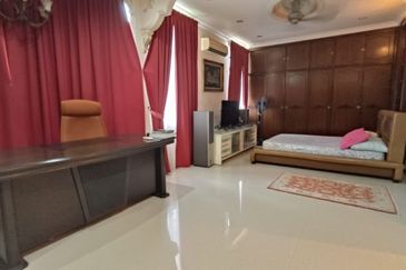 Jalan Suasana, Bandar Tun Hussein Onn