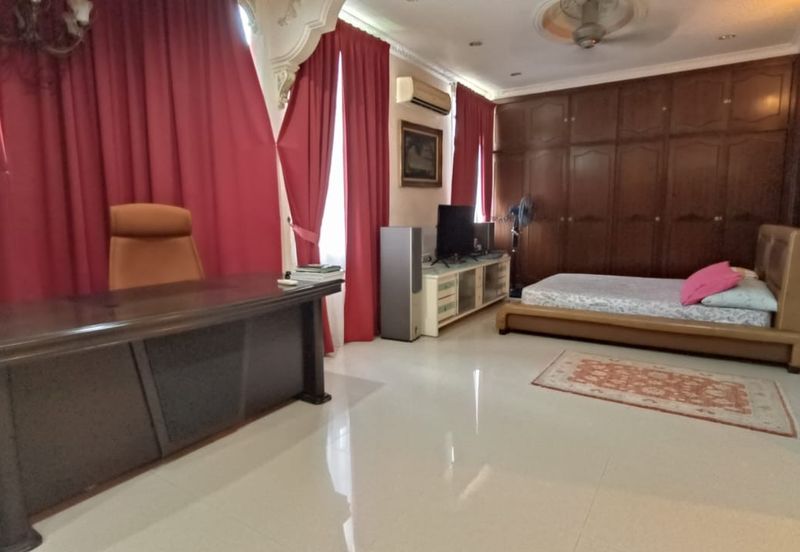 Jalan Suasana, Bandar Tun Hussein Onn