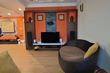 Jalan Suasana, Bandar Tun Hussein Onn