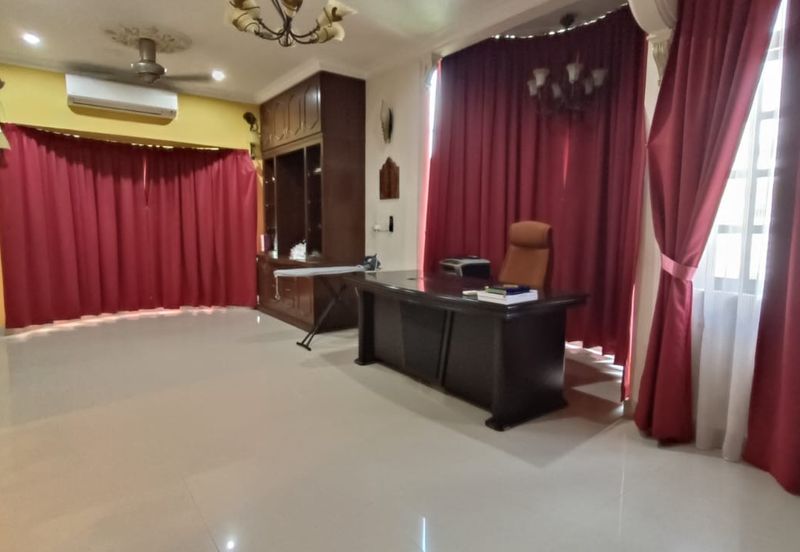 Jalan Suasana, Bandar Tun Hussein Onn