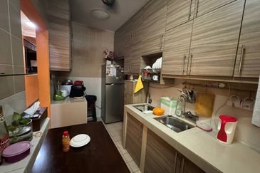 Residensi Bistaria, Ukay Bistari