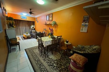 Residensi Bistaria, Ukay Bistari