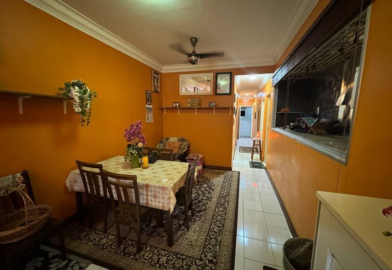 Residensi Bistaria, Ukay Bistari