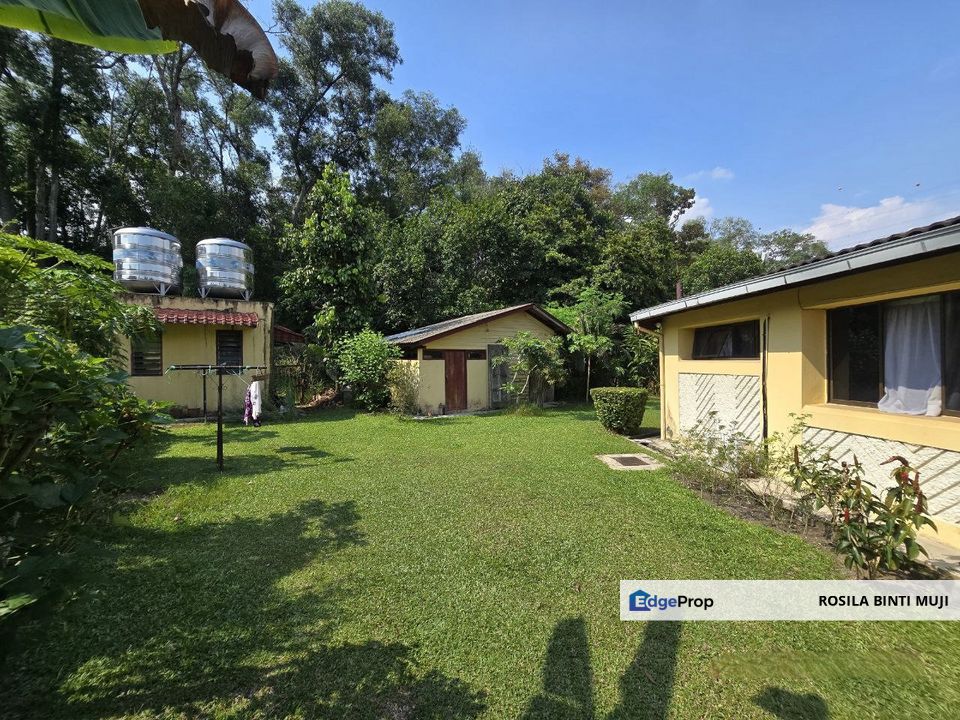 [ ADA EXTRA TANAH ] 1.5 Storey Bungalow Seksyen 1 Bandar Baru Bangi, Selangor, Bangi